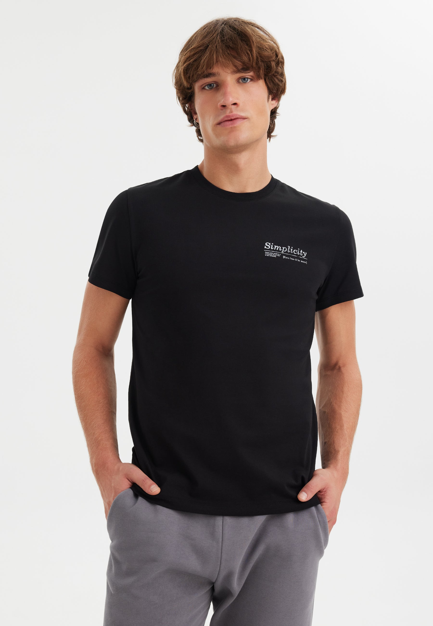 WMEMBROIDERY SIMPLICITY TEE in Black
