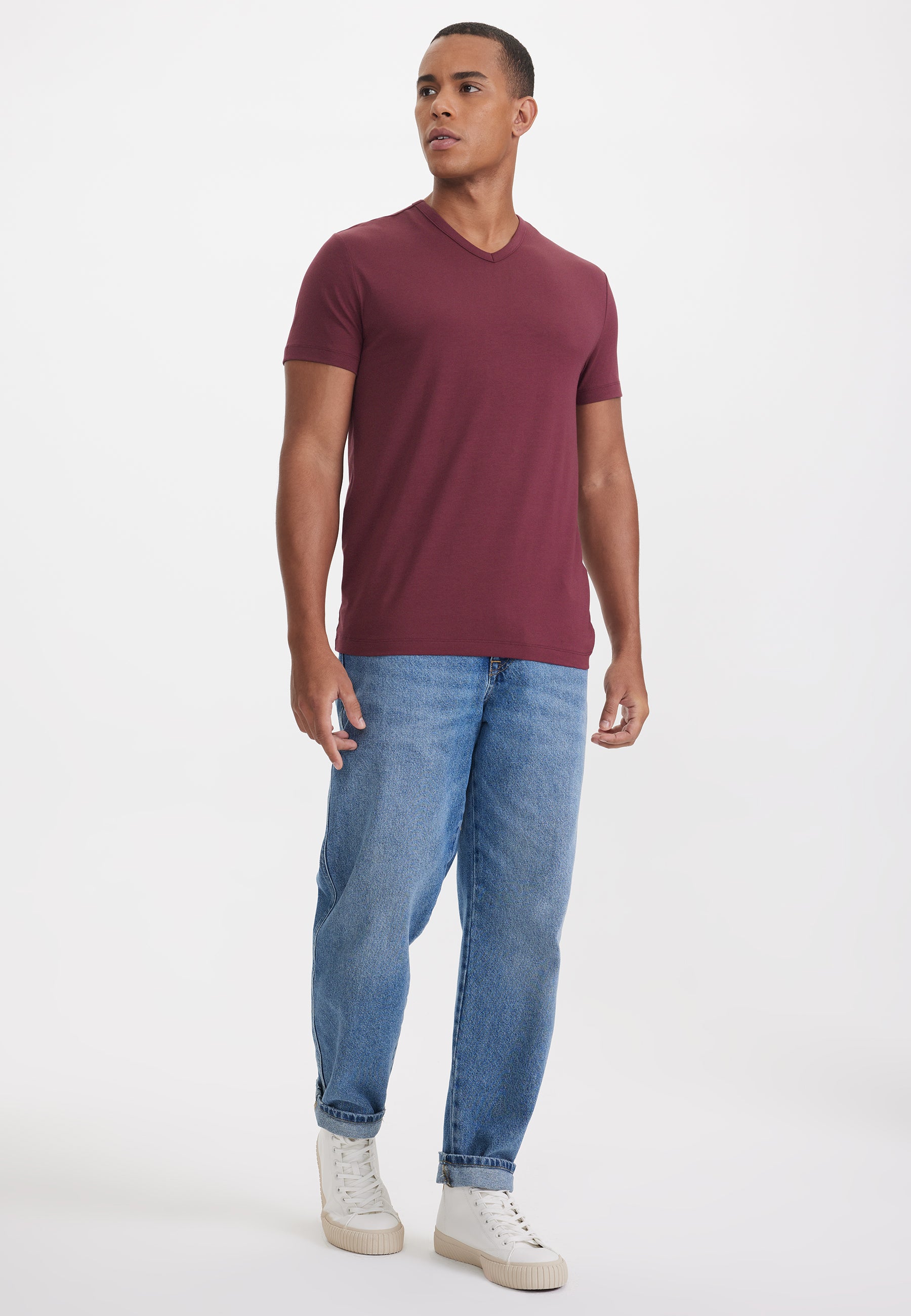 THEO V-NECK TEE in Bordeaux