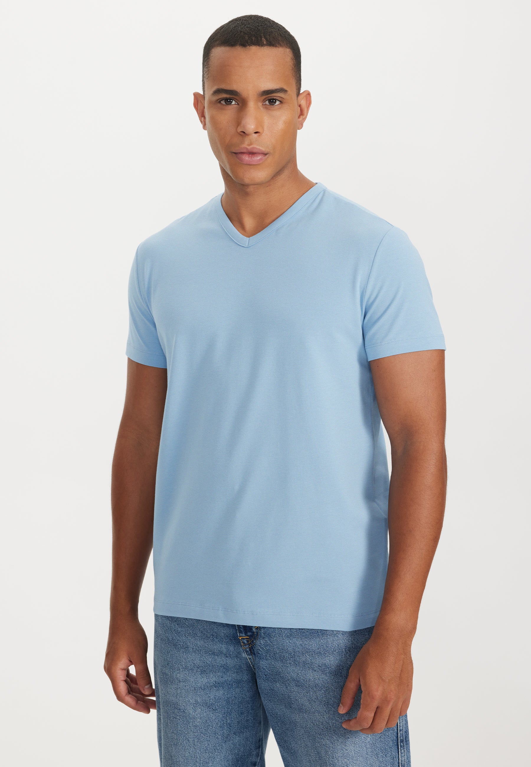 THEO V-AUSSCHNITT T-SHIRT in Himmelblau