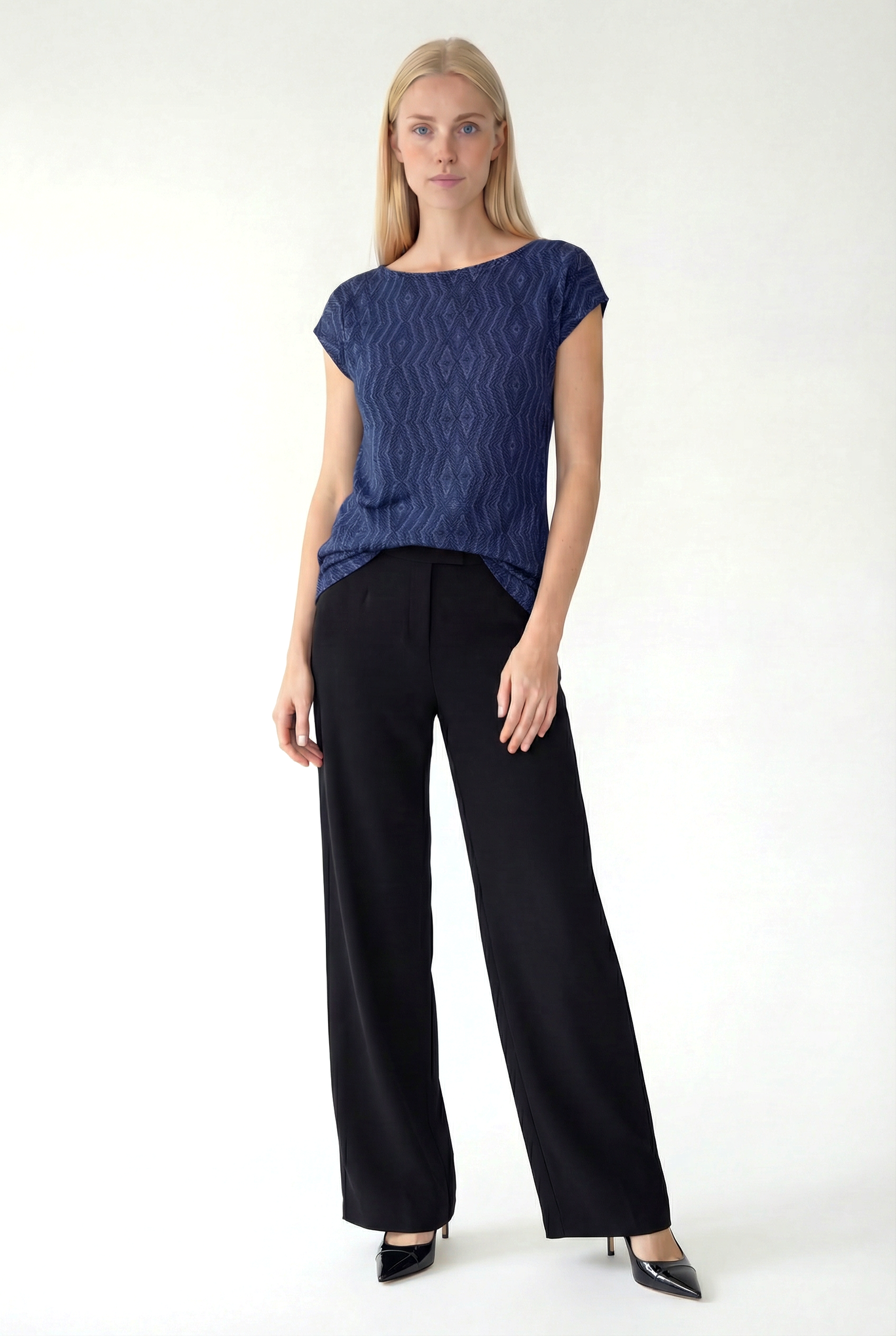 SKY GLITTER S/S TOP in Black Iris