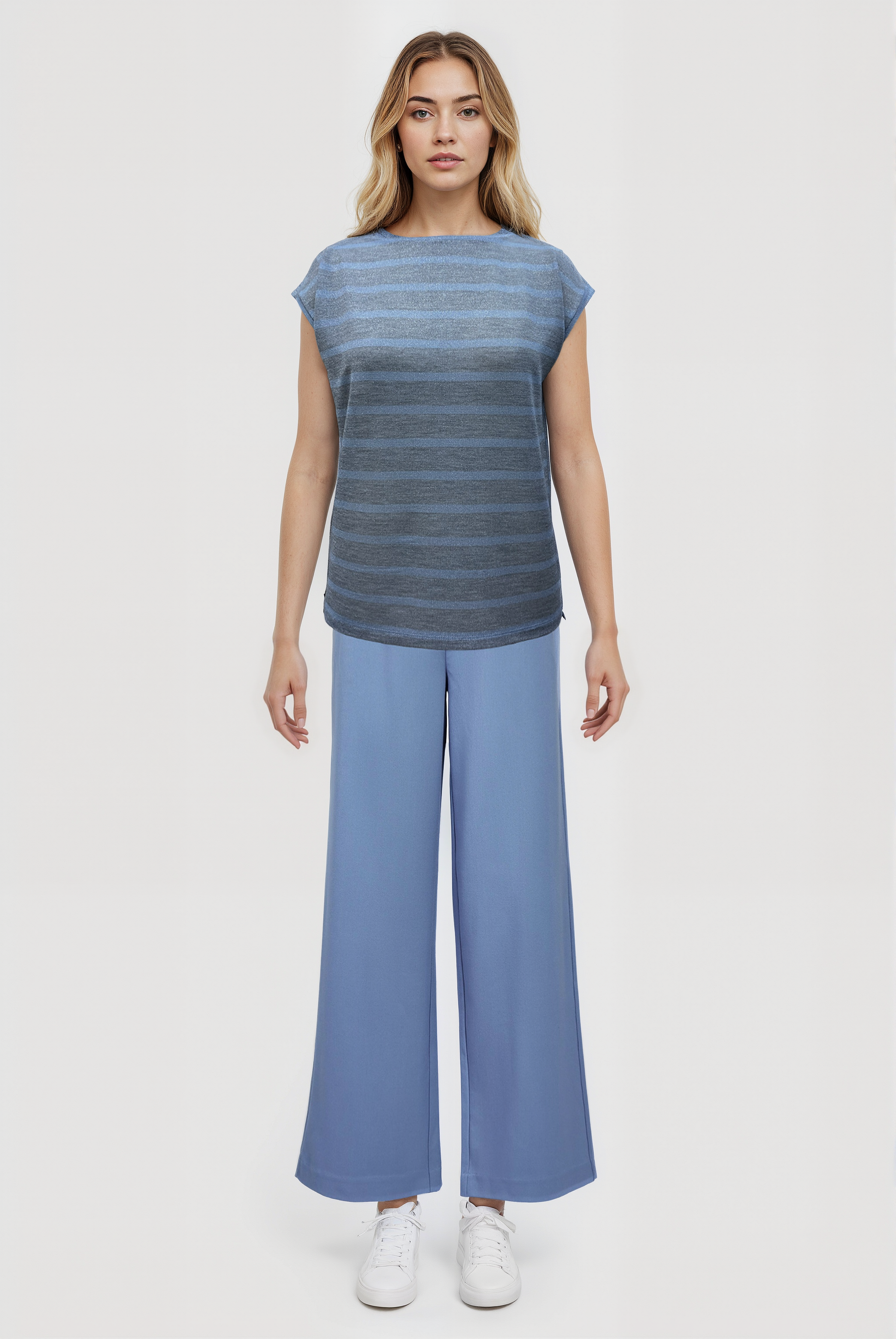 SKY GLITTER S/S TOP in Light Grey