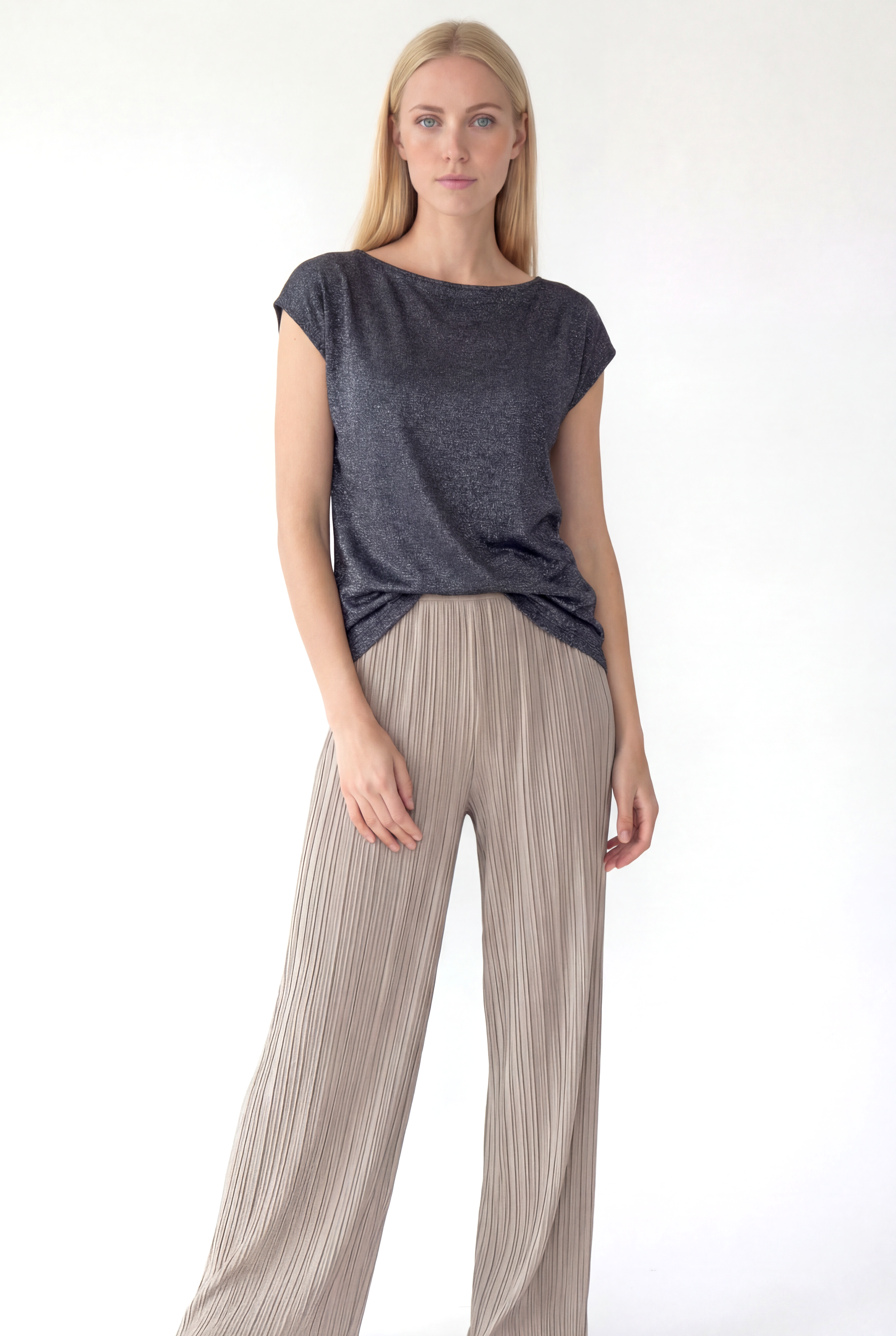 SKY GLITTER S/S TOP in Black, Silver