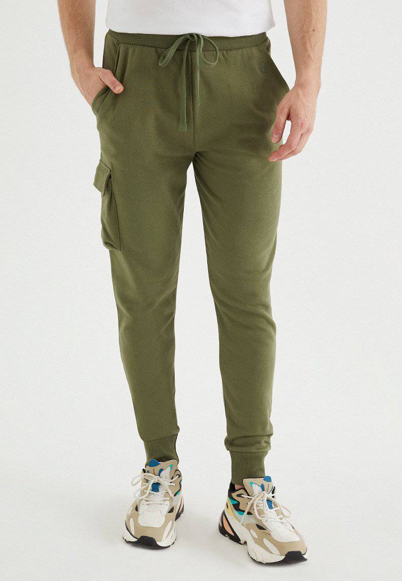 CORE UTILITY JOGGER in Capulet Olive