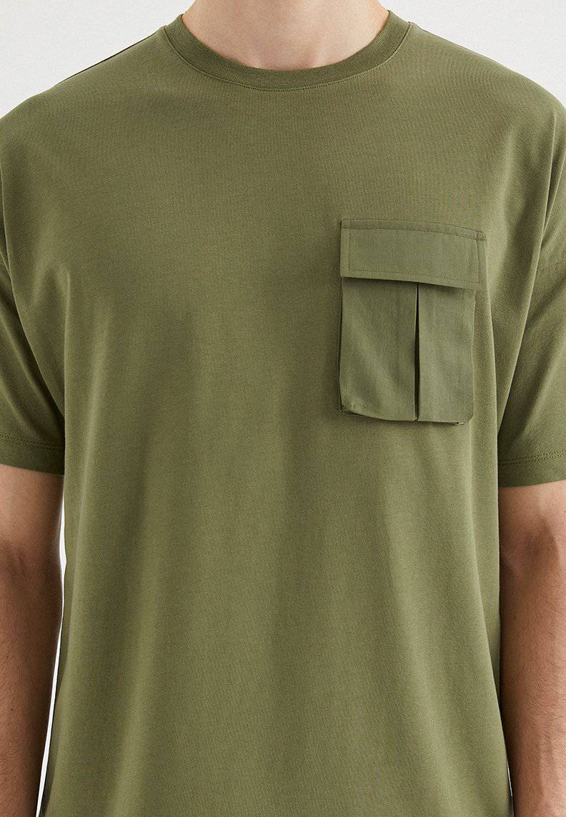 VITAL UTILITY TEE in Capulet Olive
