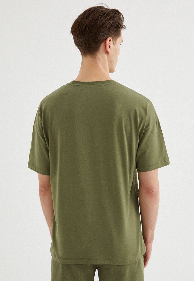 VITAL UTILITY TEE in Capulet Olijfgroen