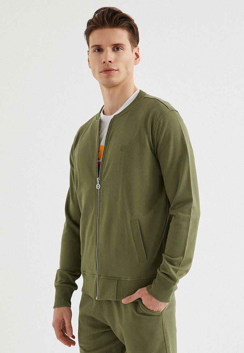 CORE BOMBER JACKET in Capulet Olive