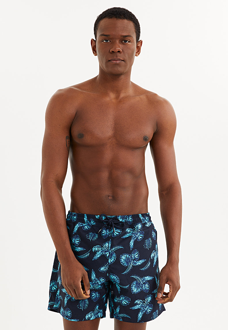 ZWEMSHORTS MET DONKERE BLADEREN