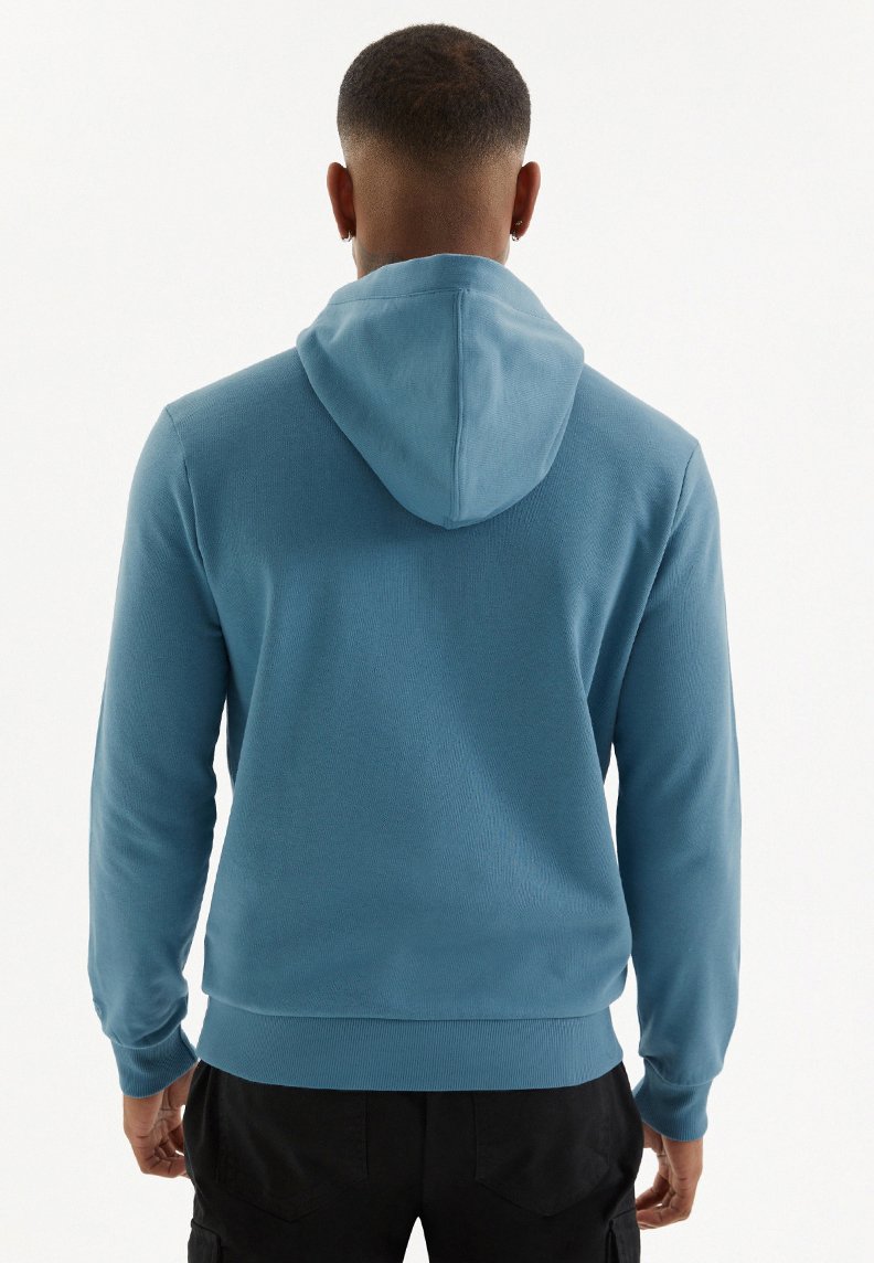 SIGNATURE HOODIE mit TASCHE in Ägäisblau