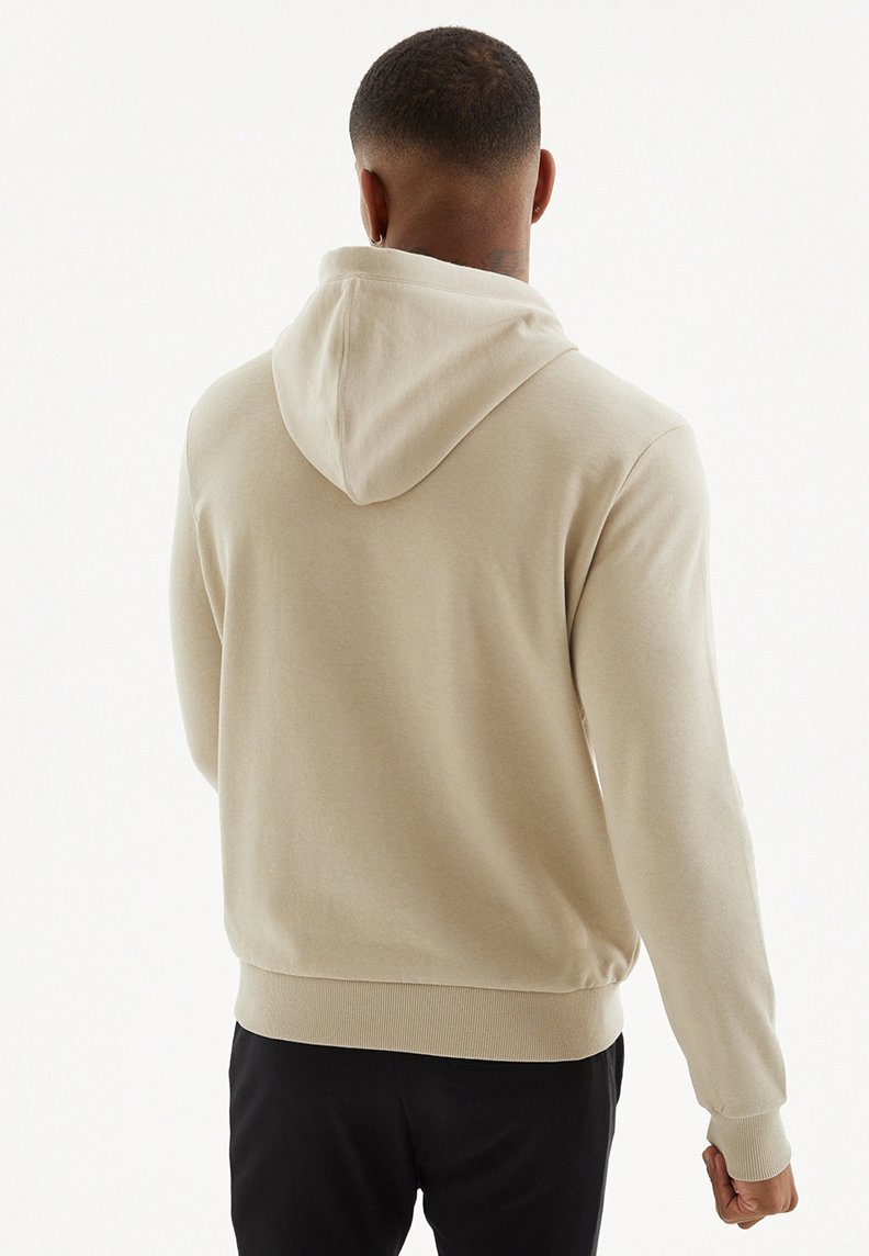 KAPUZENPULLI MIT BÄR