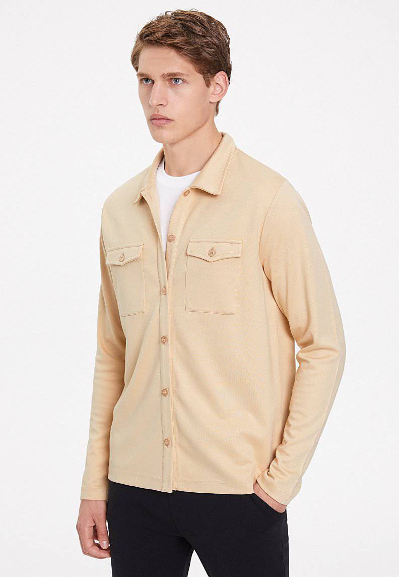ESSENTIALS OVERSHIRT in Semolina