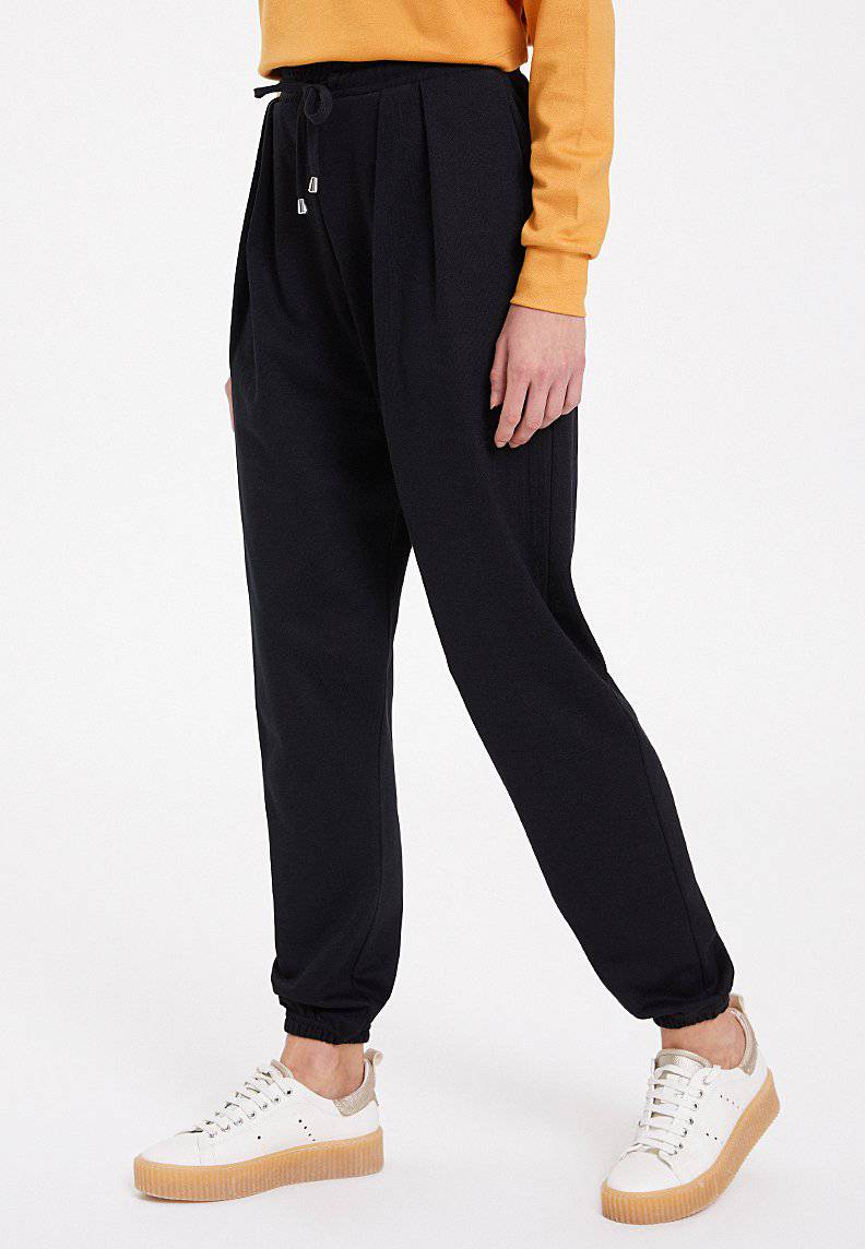 ESSENTIALS CUFFED JOGGER in Black