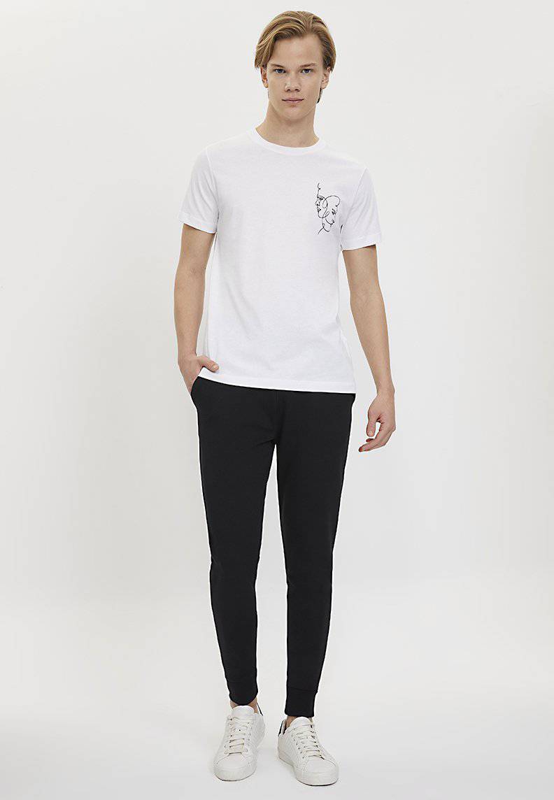 T-SHIRT MIT VERFLOCHTENEM MUSTER