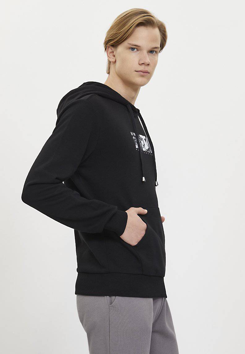 MULTICULTURED HOODIE