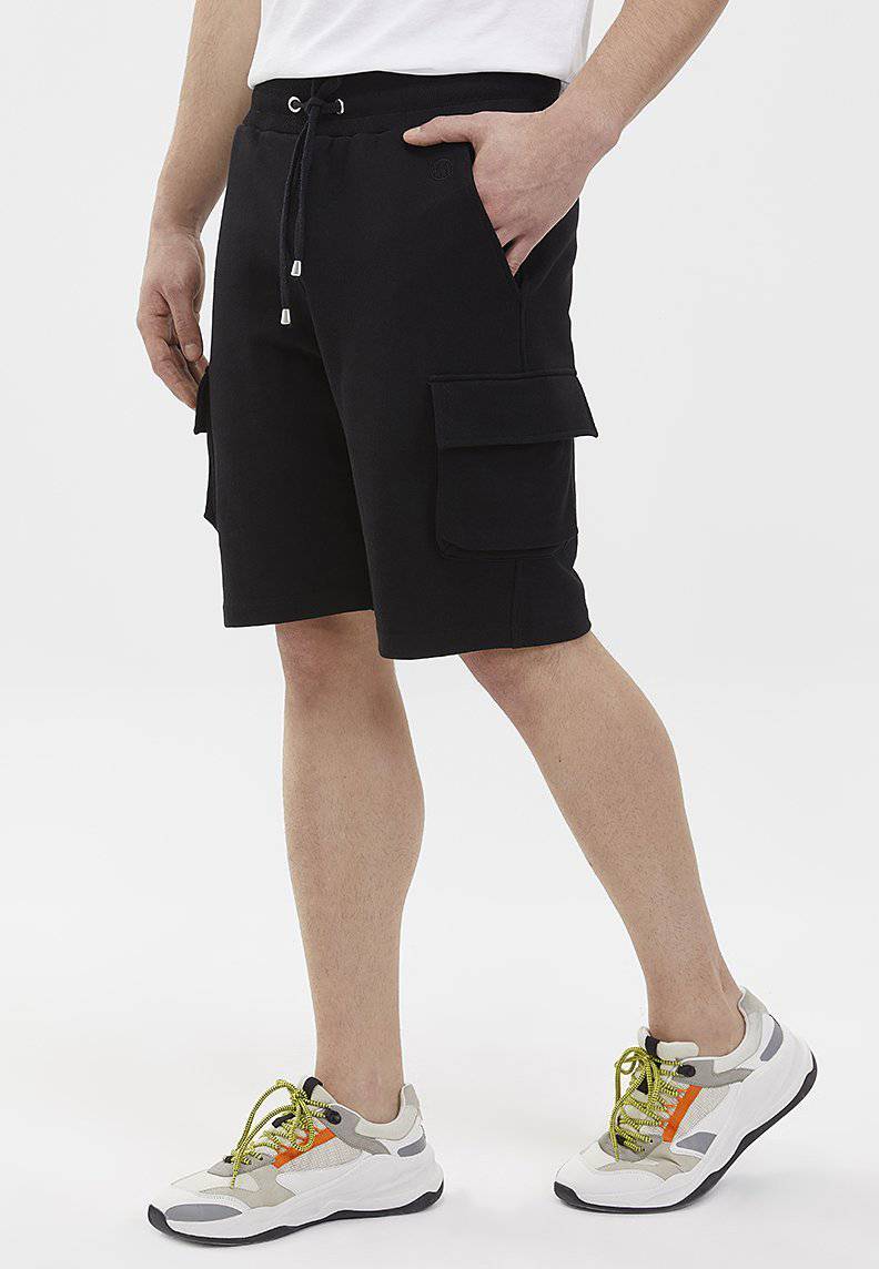 ESSENTIALS SHORT w/Pocket in Black
