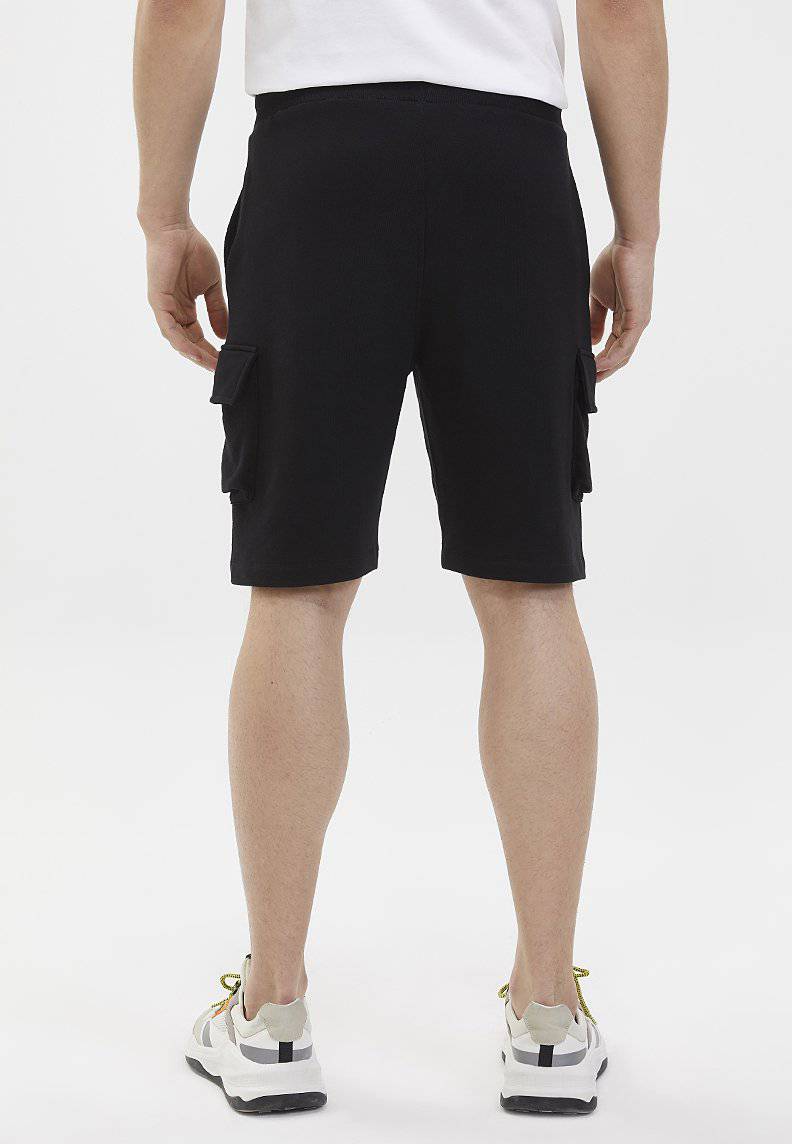 ESSENTIALS SHORT w/Pocket in Black