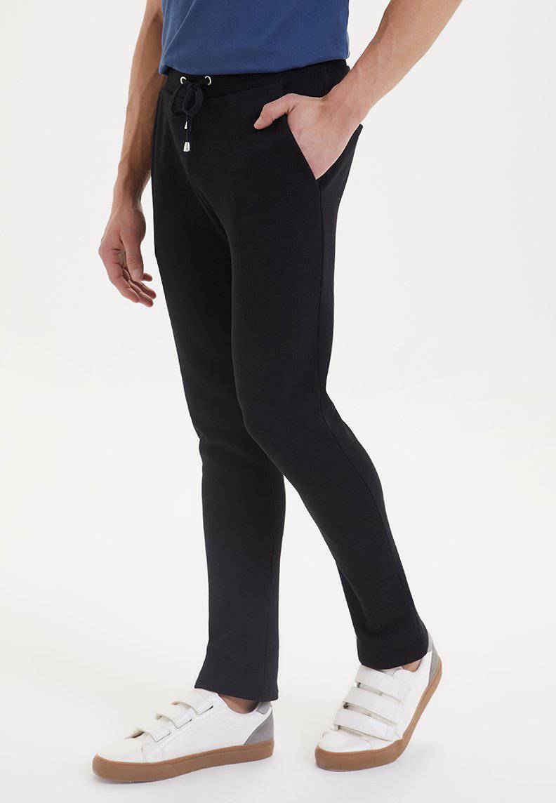 ESSENTIALS SWEATPANT in Black