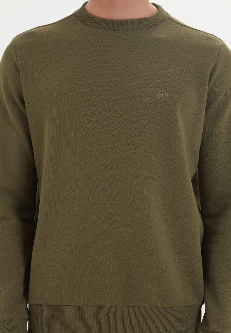 ESSENTIALS SWEAT in Dark Olive