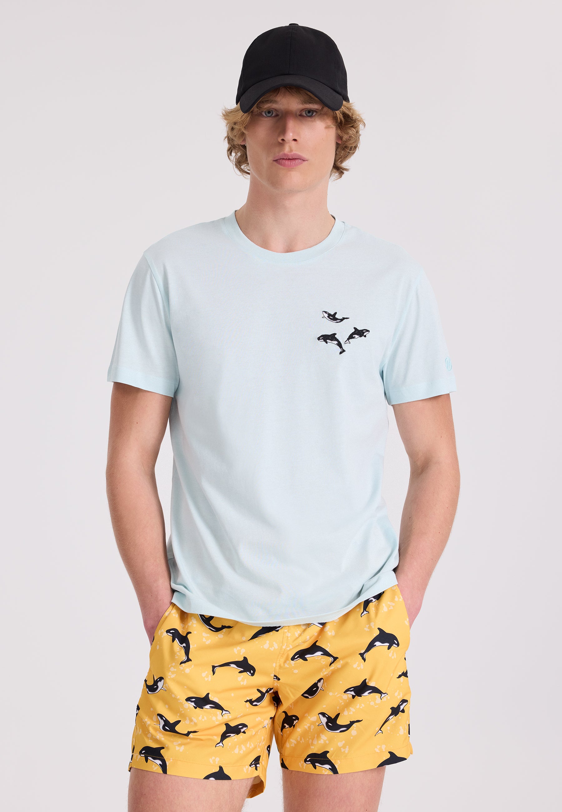 WMEMBROIDERY WHALE TEE in Skylight