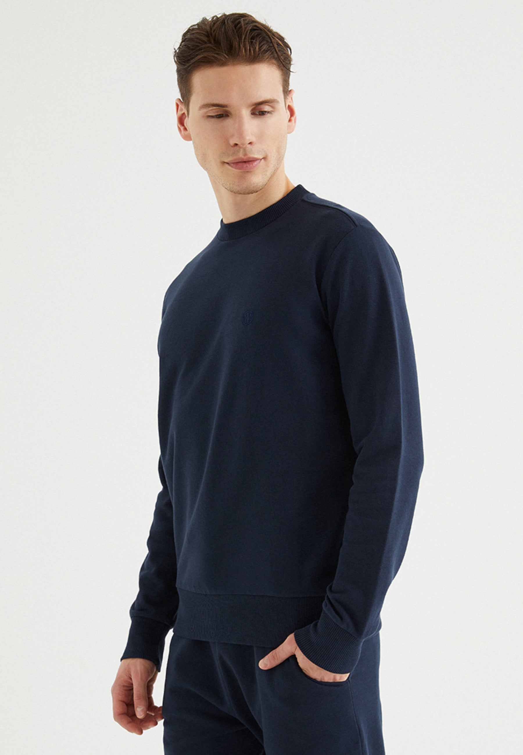 CORE O-NECK SWEAT in Navy