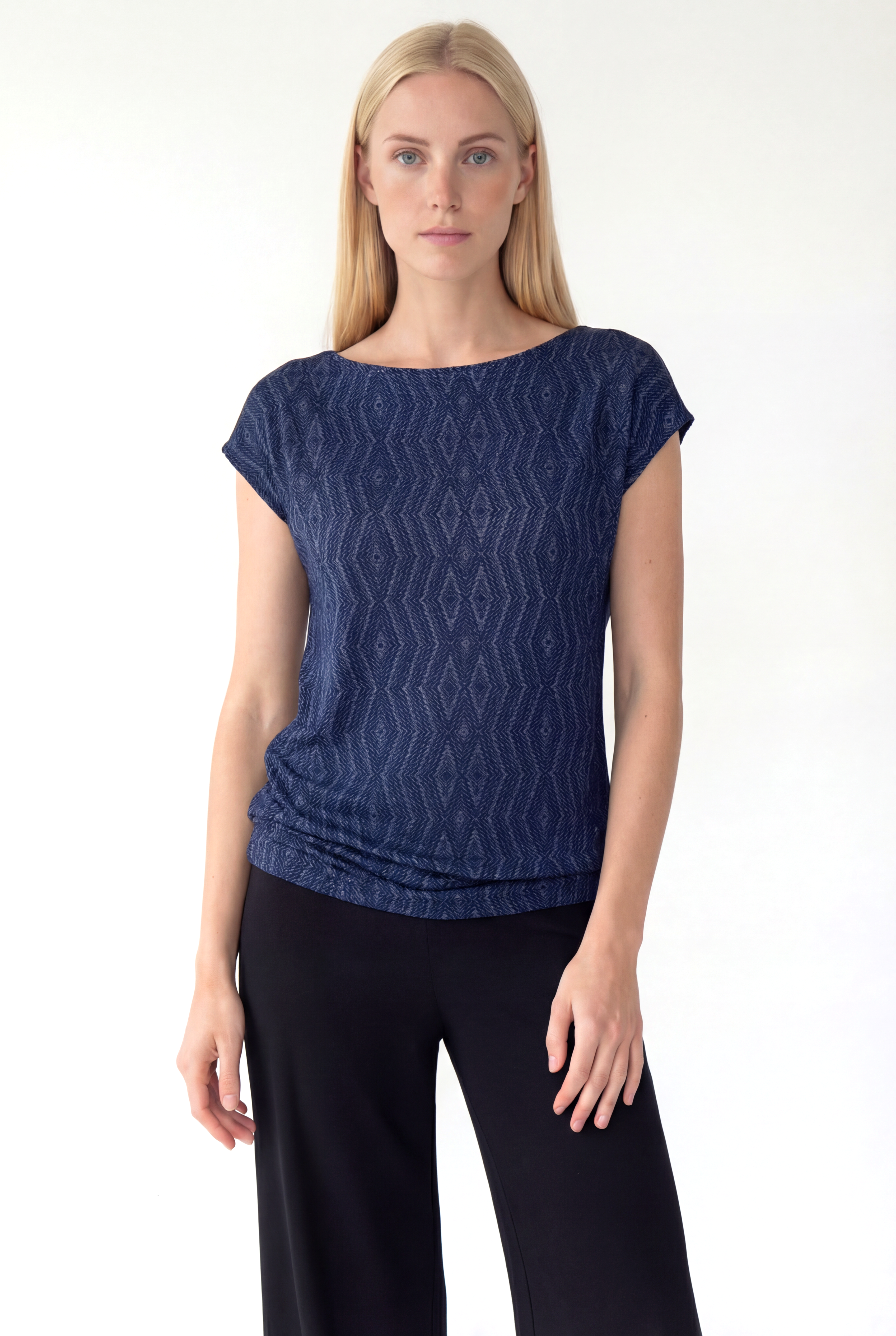 SKY GLITTER S/S TOP in Black Iris