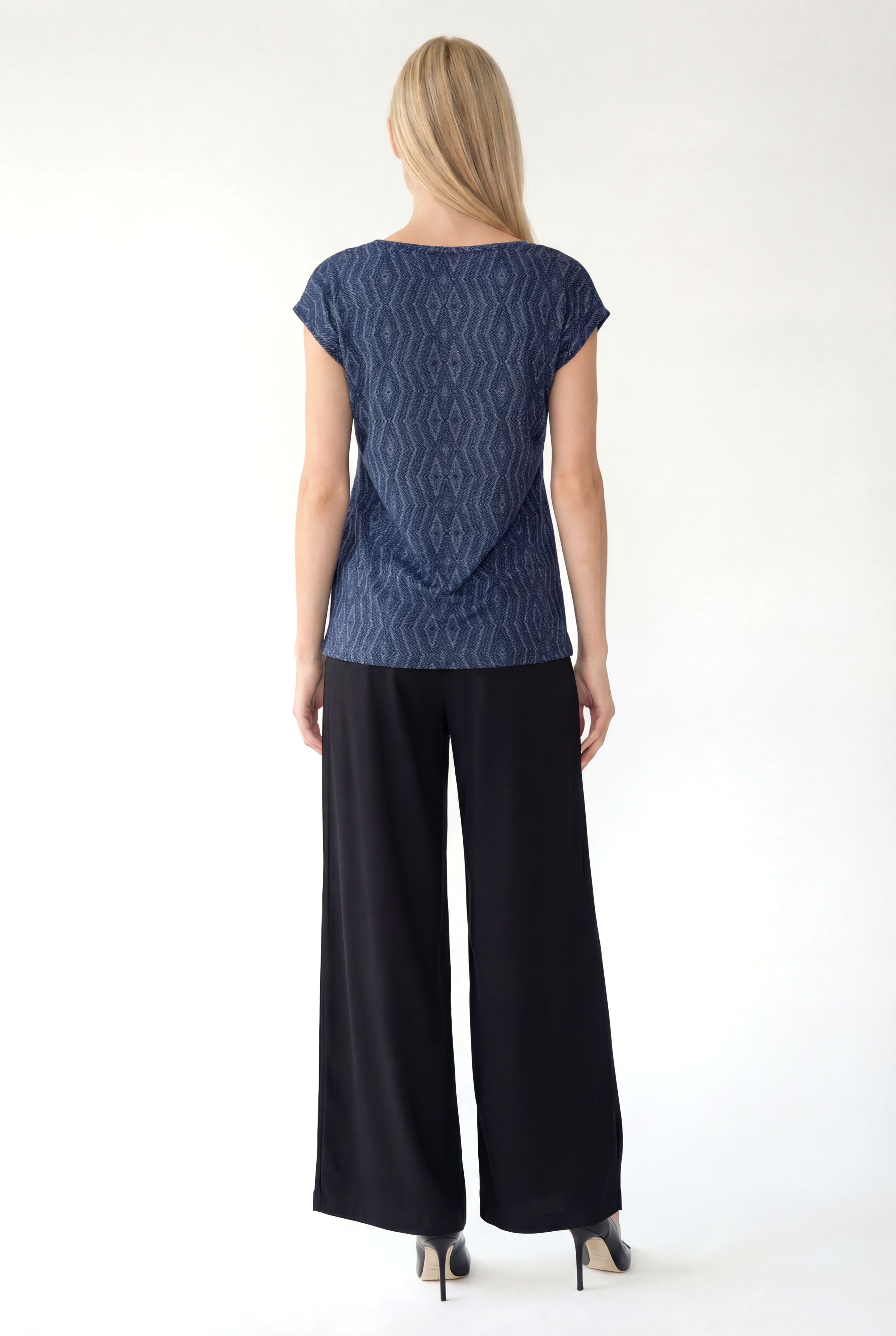 SKY GLITTER S/S TOP in Black Iris