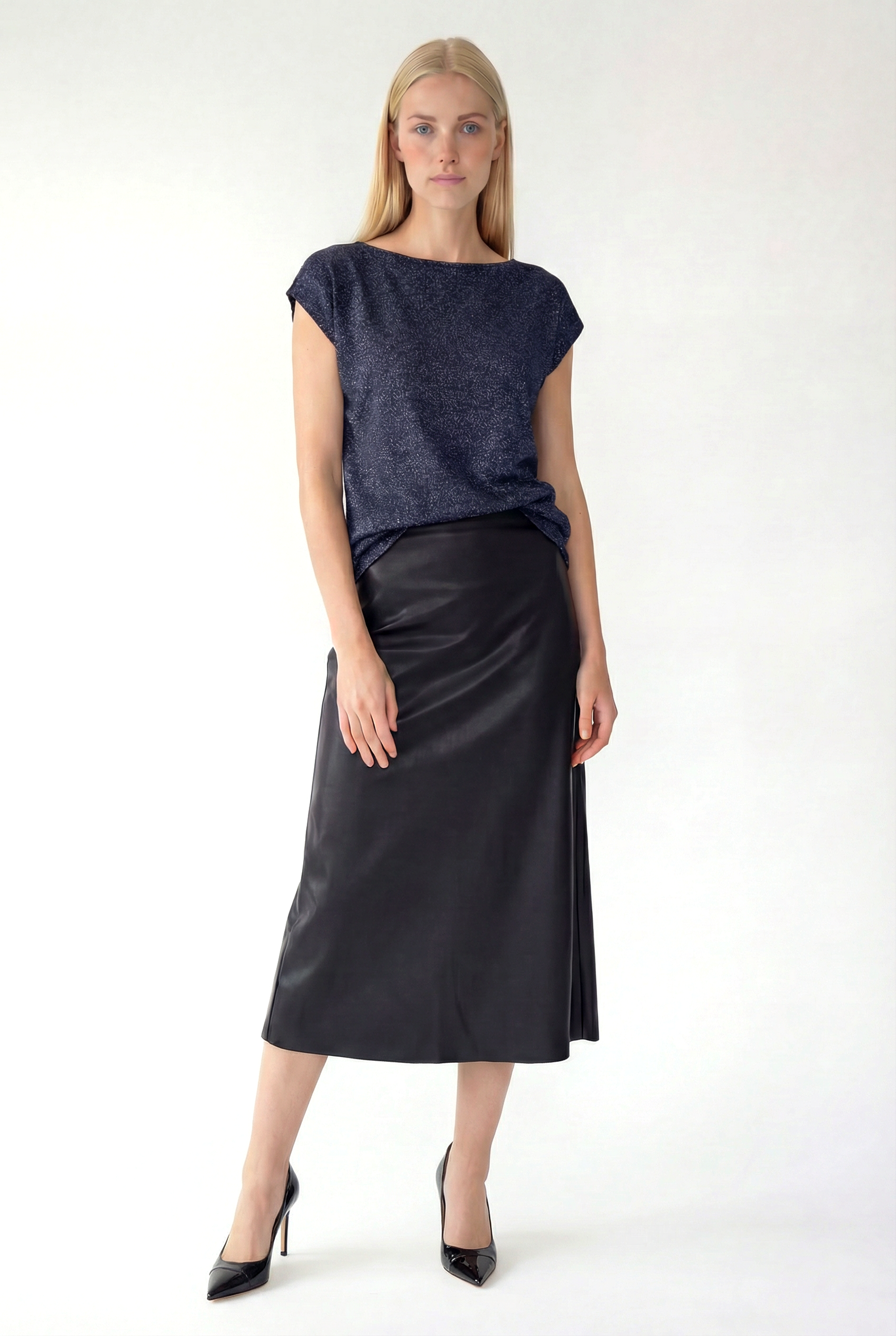 SKY GLITTER S/S TOP in Black, White