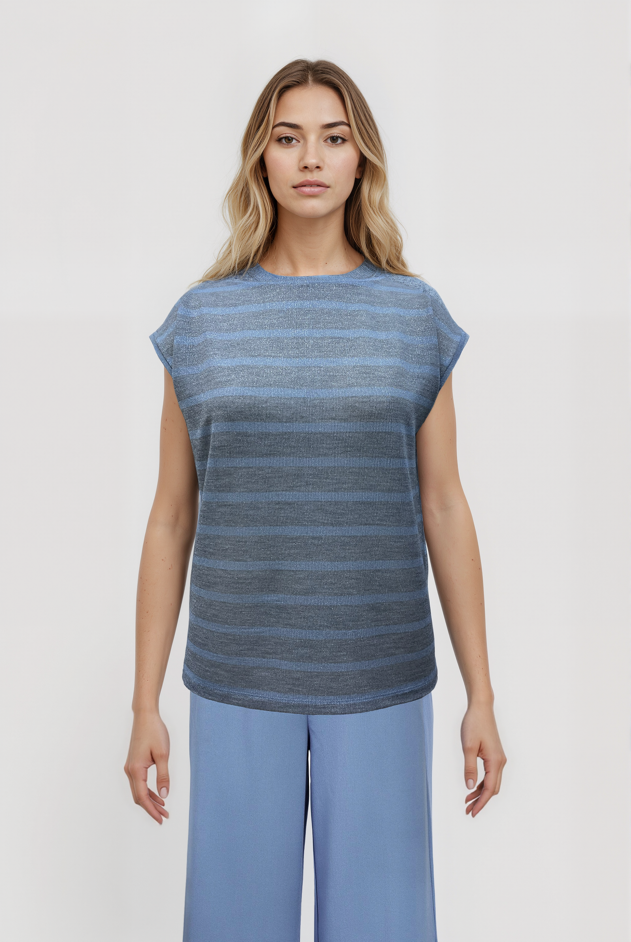 SKY GLITTER S/S TOP in Light Grey