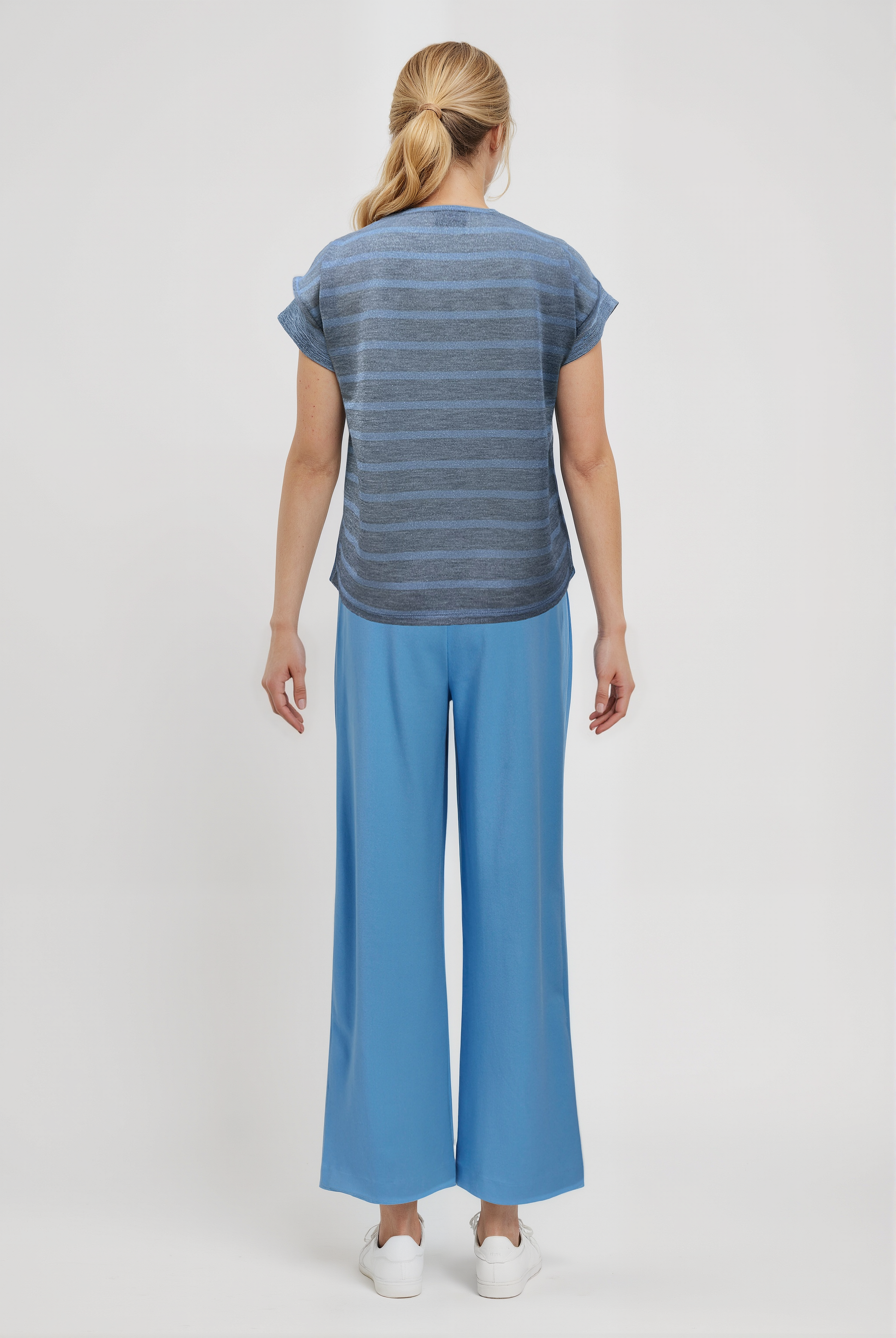 SKY GLITTER S/S TOP in Light Grey