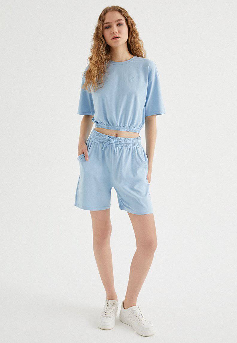 TOUCH CROP SET in Powder Blue