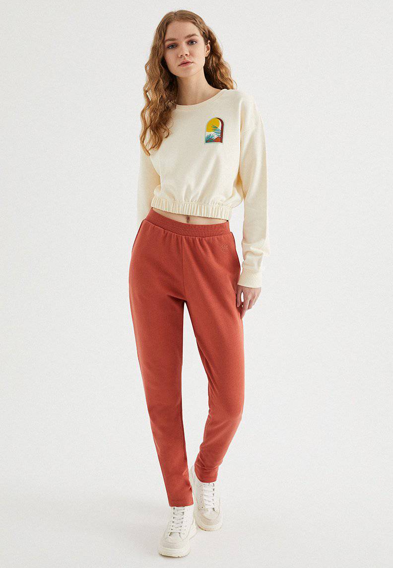 ENJOY TAPPERED JOGGER in Ketchup