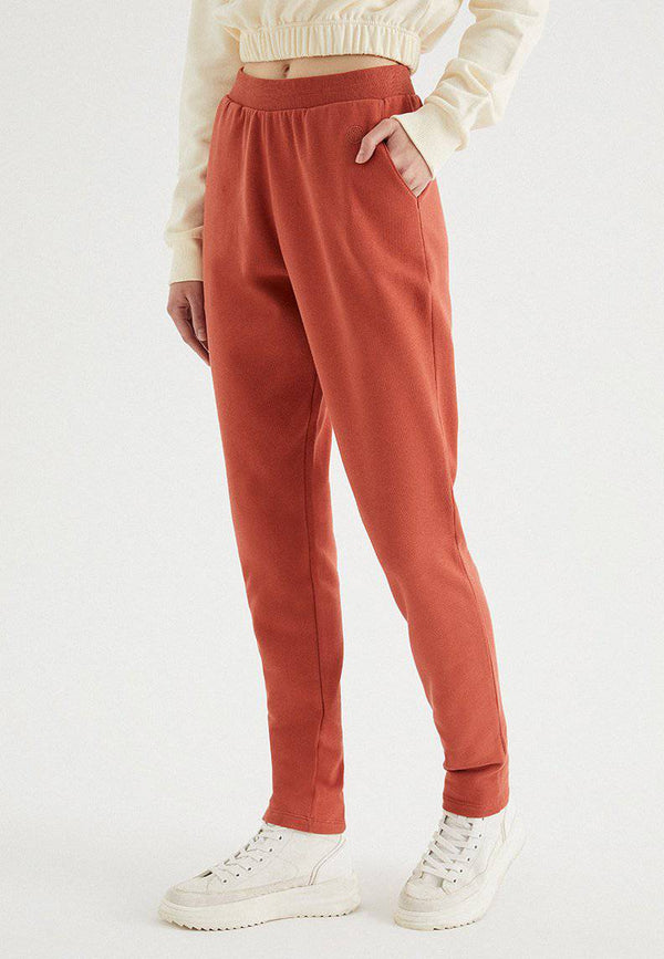 ENJOY TAPPERED JOGGER in Ketchup