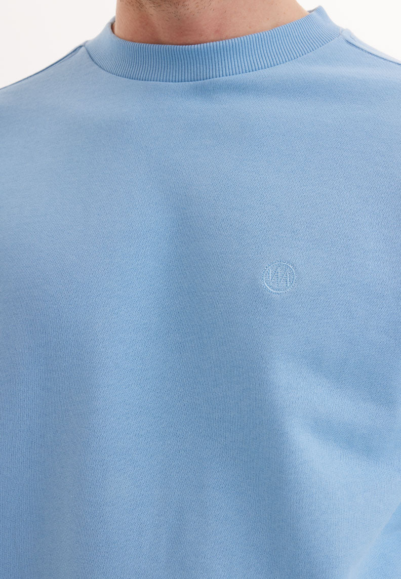 CORE O-NECK SWEAT in Blissful Blue