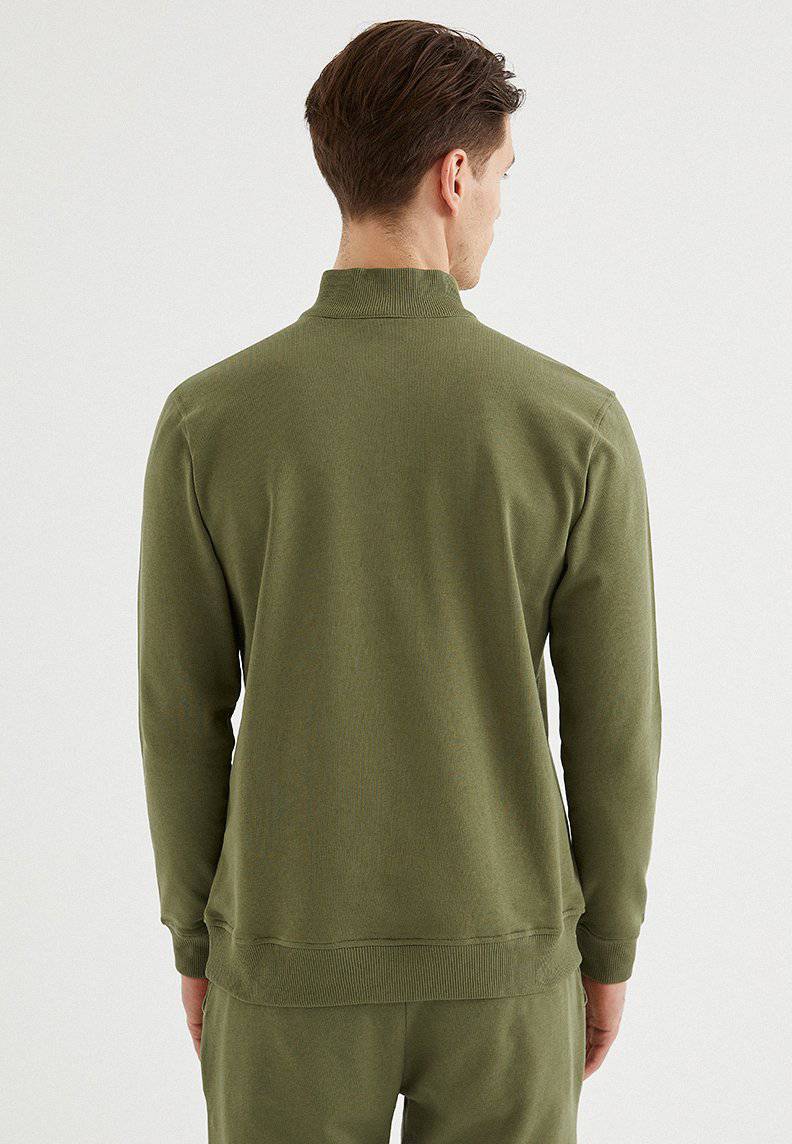 CORE HALF ZIP SWEAT in Capulet Olive