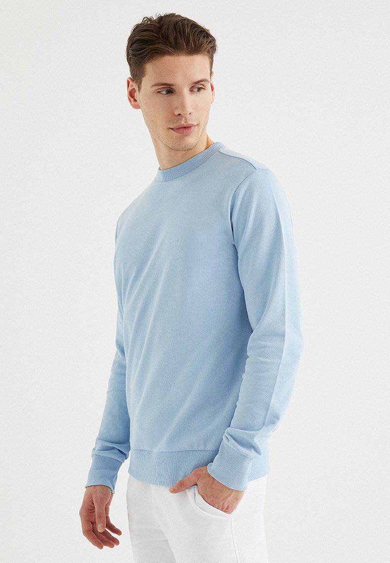 CORE O-NECK SWEAT in Powder Blue
