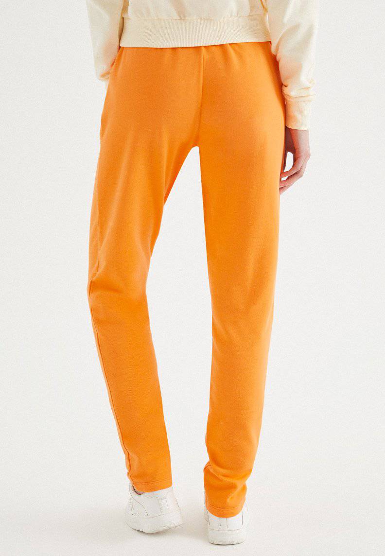 ENJOY TAPPERED JOGGER in Bird of Paradise