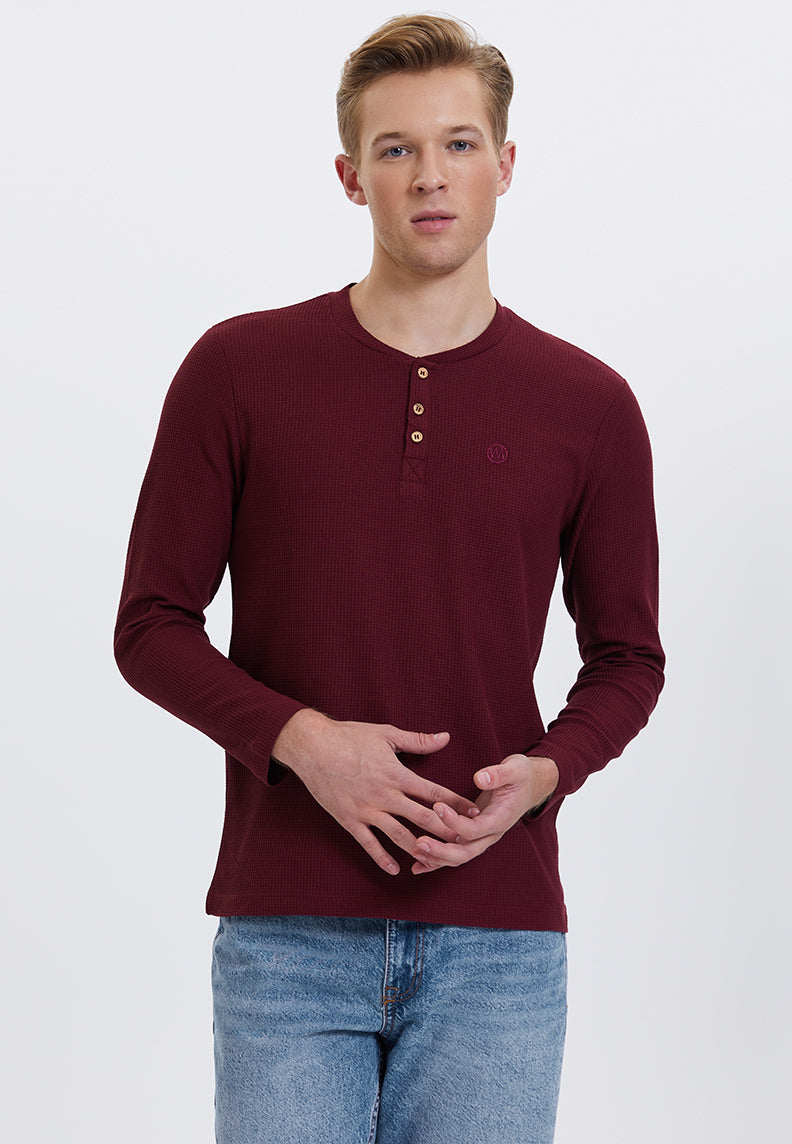 ESSENTIALS LONG SLEEVE HENLEY in Cabernet