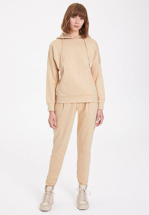 ESSENTIALS RELAXED HOODIE in Semolina