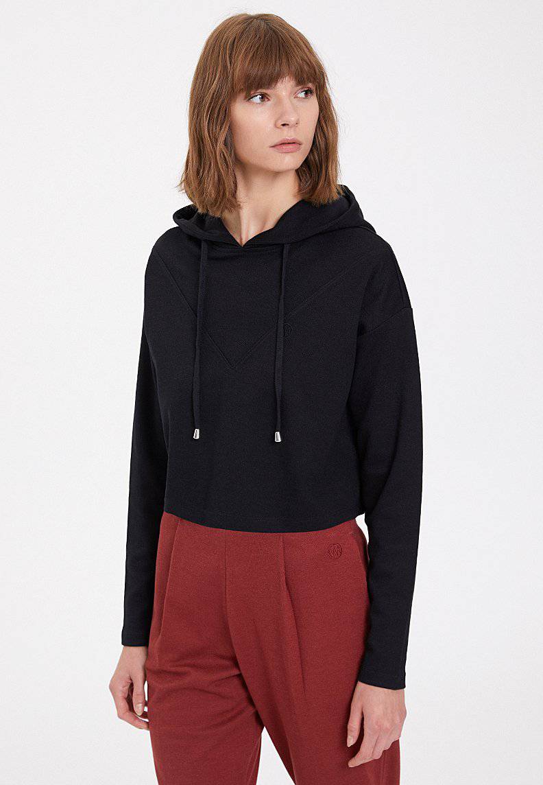 ESSENTIALS CROPPED HOODIE in Black
