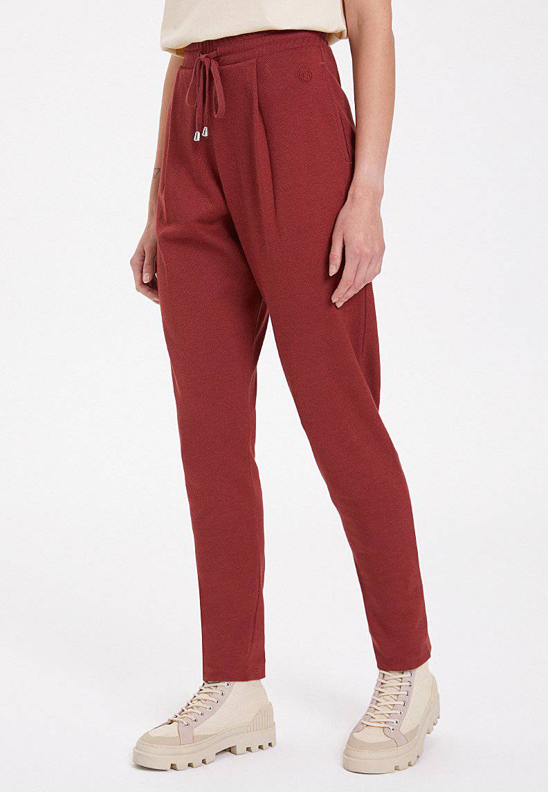 ESSENTIALS TAPERED JOGGER in Spiced Apple