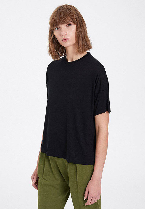 ESSENTIALS SCOOP NECK LOOSE TEE in Black