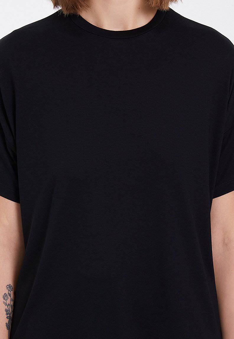 ESSENTIALS SCOOP NECK LOOSE TEE in Black