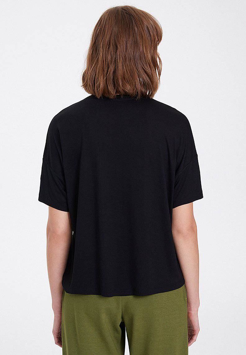 ESSENTIALS SCOOP NECK LOOSE TEE in Black