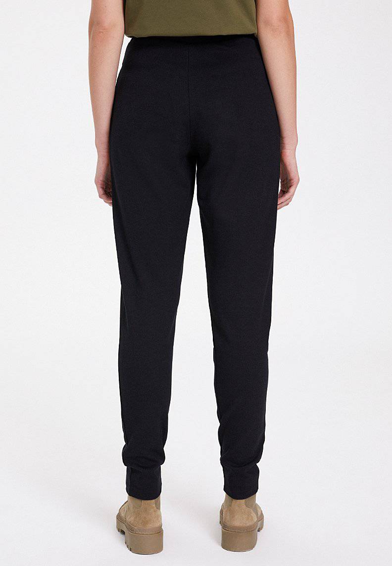 ESSENTIALS TAPERED JOGGER in Black