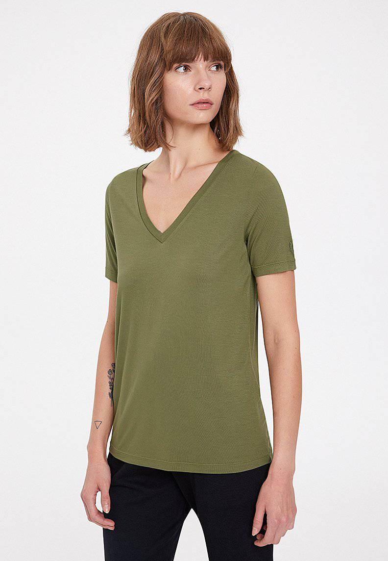 ESSENTIALS DEEP V-NECK TEE in Capulet Olive
