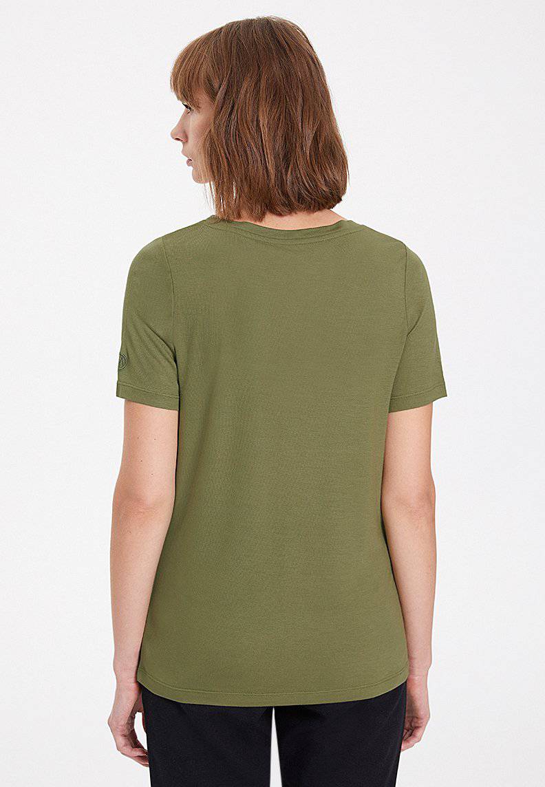 ESSENTIALS DEEP V-NECK TEE in Capulet Olive