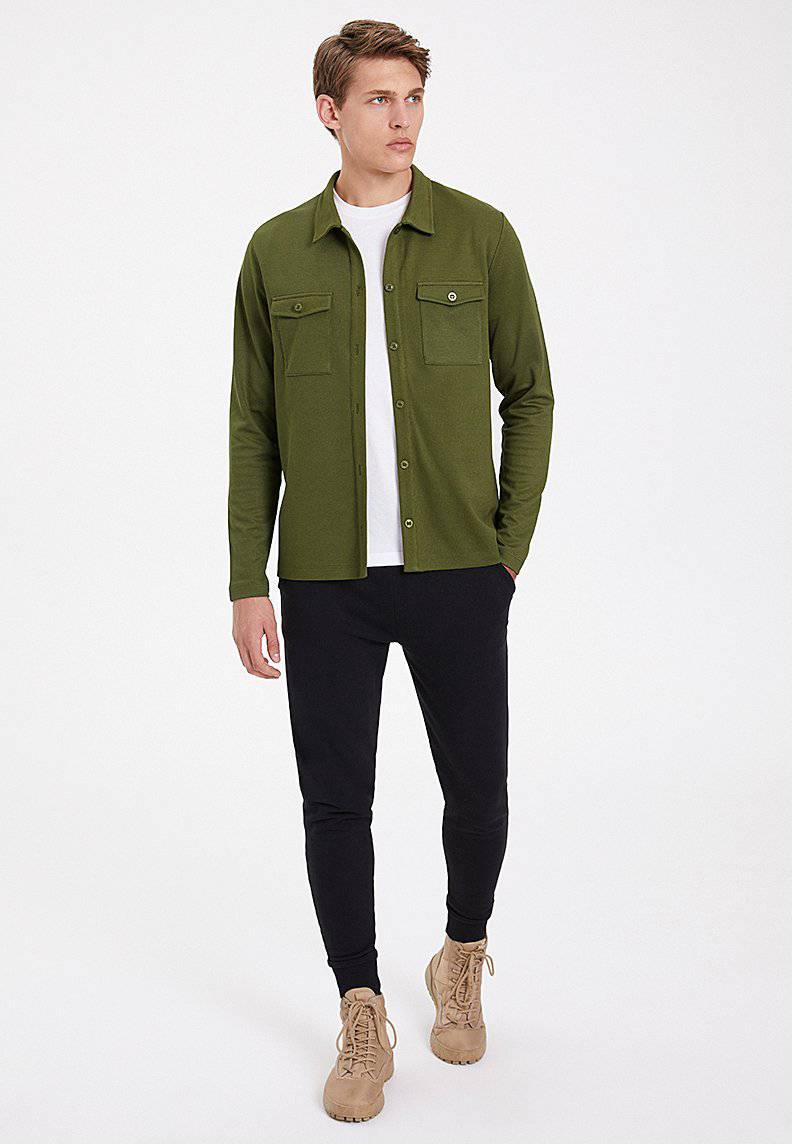 ESSENTIALS OVERSHIRT in Capulet Olive