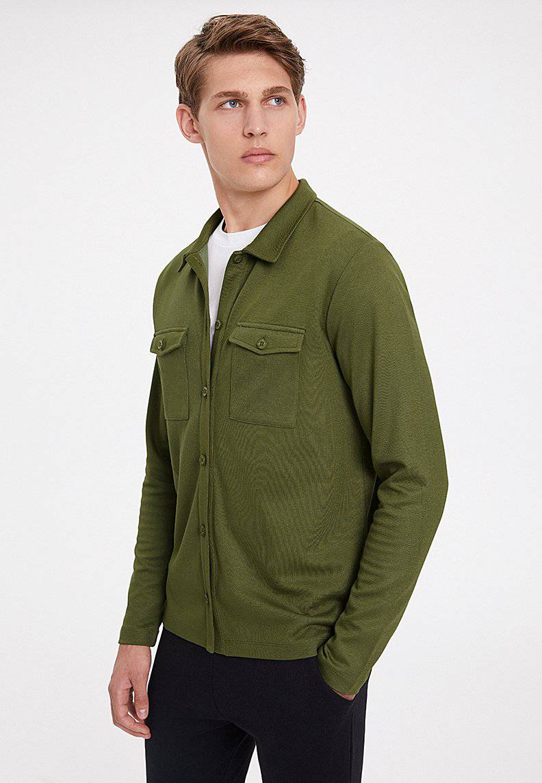 ESSENTIALS OVERSHIRT in Capulet Olive