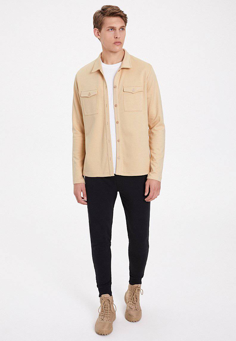 ESSENTIALS OVERSHIRT in Semolina
