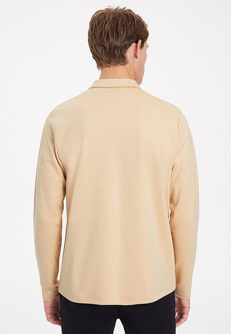 ESSENTIALS OVERSHIRT in Semolina