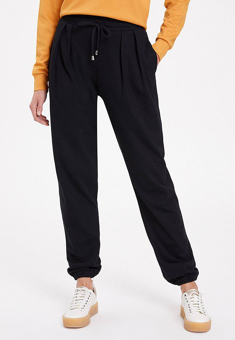 ESSENTIALS CUFFED JOGGER in Black
